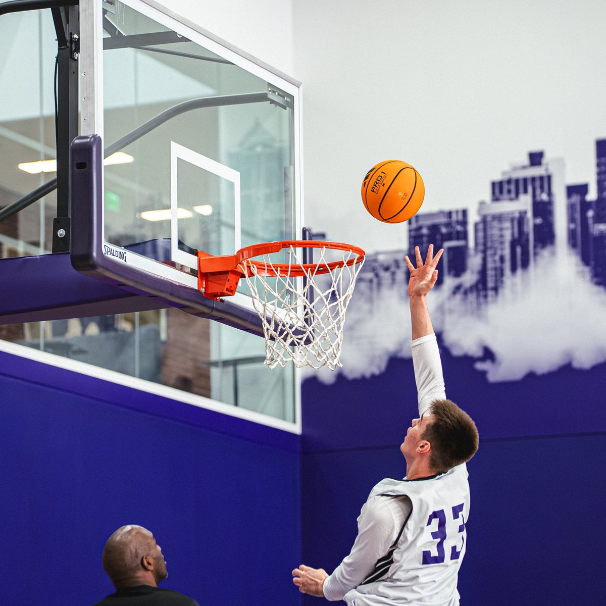 UW_MBB's tweet photo. 𝗦𝗘𝗧𝗧𝗜𝗡𝗚 𝗧𝗛𝗘 𝗧𝗢𝗡𝗘 𝗙𝗢𝗥 𝗔𝗨𝗚𝗨𝗦𝗧‼️ https://t.co/VOf7XgSObg