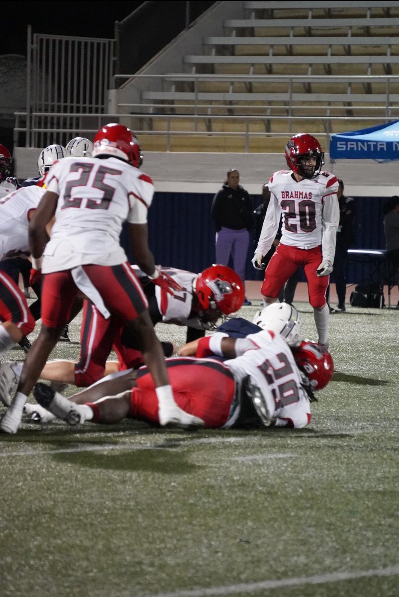MarquayHolder's tweet photo. Even though our season was canceled, I’m thankful for everything this game continues to teach me thank you to my  Coach Sims  for believing in me, pushing me every day, and investing in me both on and off the field. Your leadership and support have meant more than you
#agtg https://t.co/dAbxL6sxV1