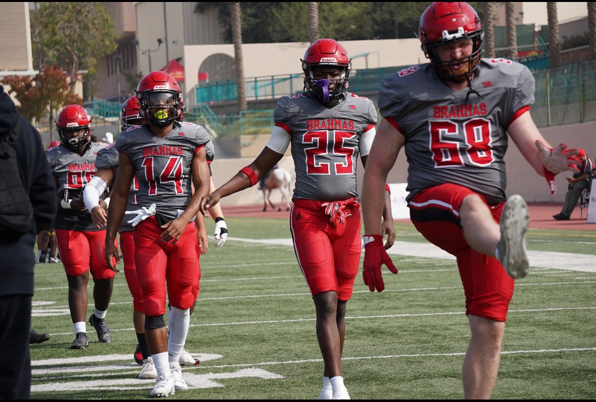 MarquayHolder's tweet photo. Even though our season was canceled, I’m thankful for everything this game continues to teach me thank you to my  Coach Sims  for believing in me, pushing me every day, and investing in me both on and off the field. Your leadership and support have meant more than you
#agtg https://t.co/dAbxL6sxV1