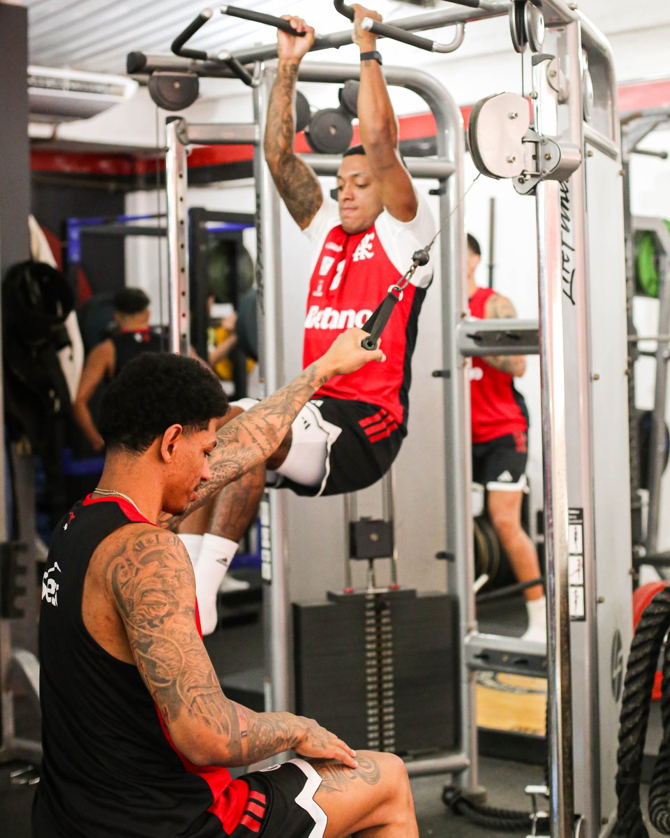 TimeFlamengo's tweet photo. Os homens estão na casa, hein!? 👀💪🏀❤️🖤

#FlaBasquete #Didi #Yago

📸 Julliana Andrade / CRF https://t.co/kXezLTb8wg