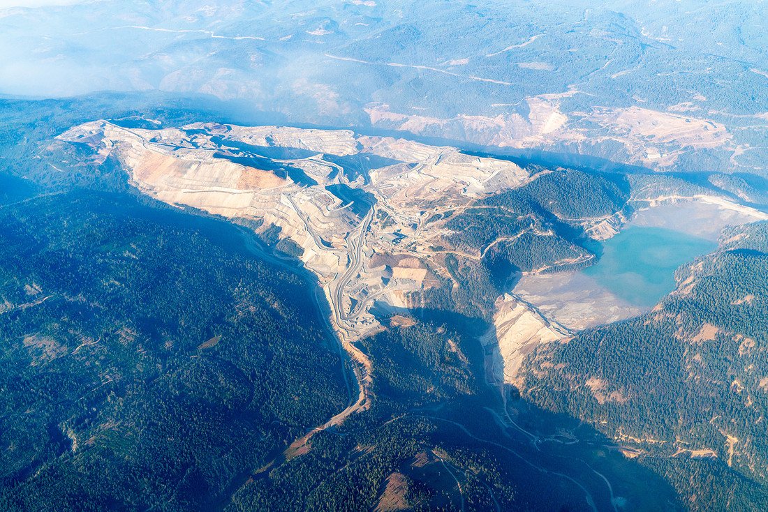 TradePulse2's tweet photo. 📈 BREAKING: COPPER HITS RECORD HIGHS IN 2026

World Bank: +20% this year. IEA: 30% supply gap by 2035. 1 AI gigafactory = 50,000 tonnes of copper. The metal that runs the world is running out

Now look at $NRED.CN  - 248 hectares of mapped alteration, deep magnetic anomaly, zero drilling yet. 16,078 hectares in BC, 10km from an active copper mine. MetalCore AI trained on 2.7M geological records. Patented

IP + AMT geophysics 2026 - drill Fall 2026. Early stage. Undrilled. Canadian copper. This is what asymmetry looks like