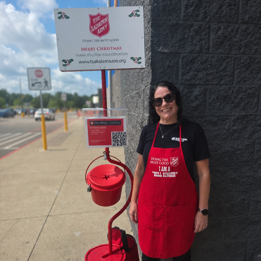 1stSourceBank's tweet photo. Jaimie Hageman and David Hernandez Lopez from our Michigan region recently volunteered as bell ringers at Blain's Farm &amp; Fleet in Portage, MI, helping support their local community!

Thanks to Jaimie and David for giving back!

#1stSourceBank https://t.co/g19ortZ8Mu