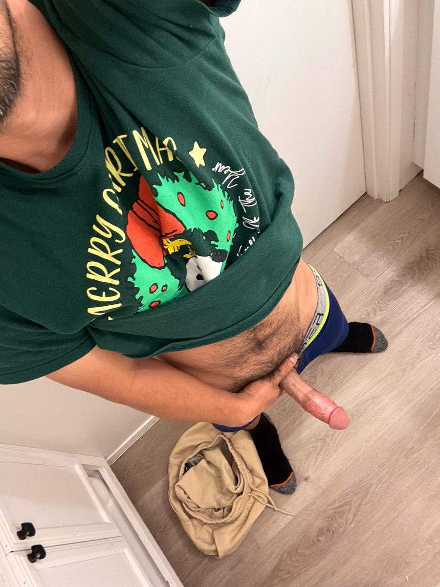 Kitty69Slayer's tweet photo. Chat I took a blue chew last night and it still hard! Help ! #nsfw #latino #bluechew #horny #women #mlw #wa #mexican https://t.co/LHVflvdrSr