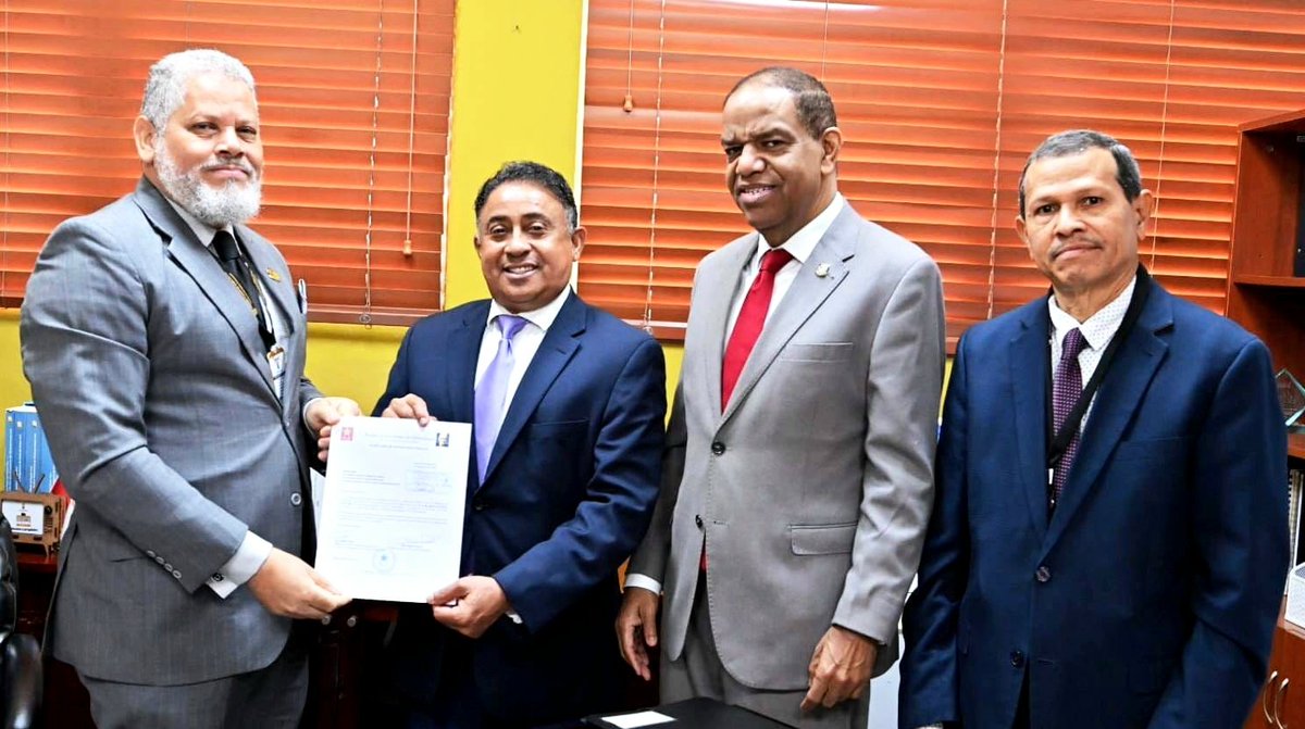 PLDenlinea's tweet photo. #LoÚltimoPLD | En cumplimiento de la Ley.

El Partido de la Liberación Dominicana (#PLD) entrega a la Junta Central Electoral, @juntacentral, el Padrón de miembros y militantes de esa organización.

AMPLIAR: https://t.co/vYQbnmFkW8 https://t.co/jeGPvM6z9s
