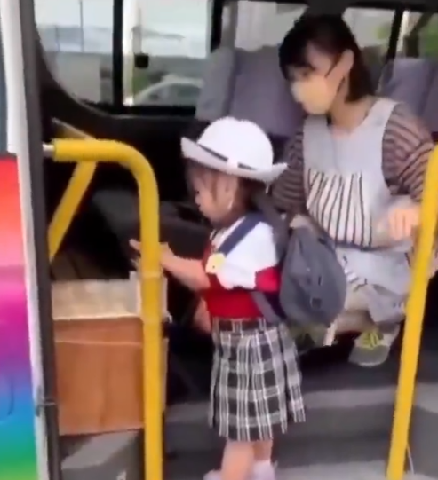 malamonzu's tweet photo. @LealtadSabia JAPÓN: LIMPIEZA, PUNTUALIDAD Y ARMONÍA SOCIAL

Valores que se enseñan desde la INFANCIA para mantener el EQUILIBRIO en la vida diaria.

NORMAS DE RESPETO EN PÚBLICO:
Saludo
Espacio personal
Filas y turnos

EDUCACIÓN, RESPONSABILIDAD Y DISCIPLINA.

¡¡¡TAL CUAL!!! https://t.co/0RoPaFCzCD