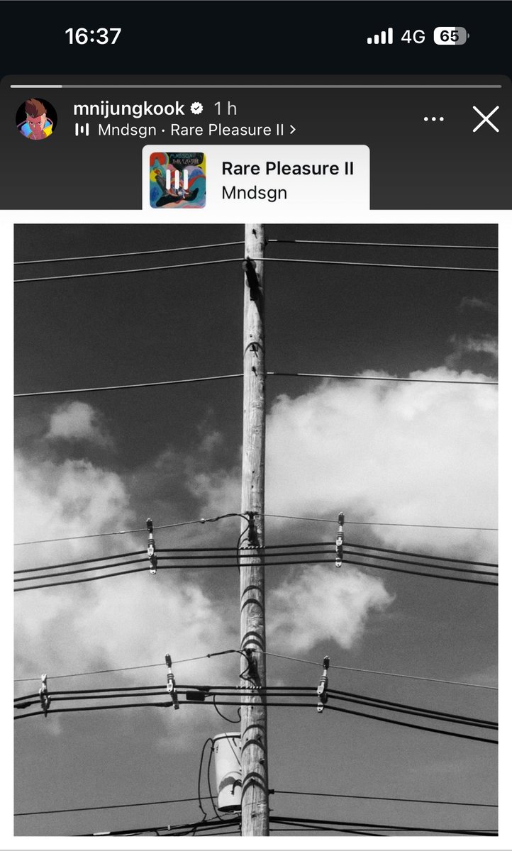 ikowijk's tweet photo. y cuando a jungkook le parezca aesthetic los cables con las zapatillas colgando y suba foto https://t.co/q8WZfL63eR