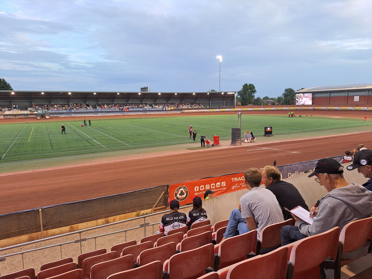 OakInWinter's tweet photo. @Syndicate if you and the gang enjoy motorbikes and the like, you have Belle Vue on your doorstep for speedway racing! Great fun and well priced! https://t.co/A9cNYluJf7