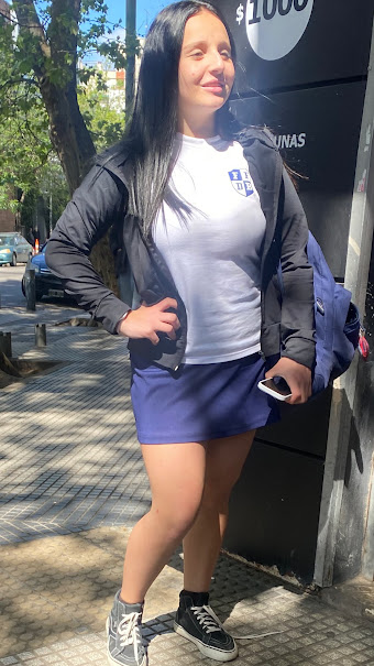 markobouzat's tweet photo. volvieron las clases, volvieron los desfiles de polleritas bien cortitas en la calle. https://t.co/DB5MoMkkQa