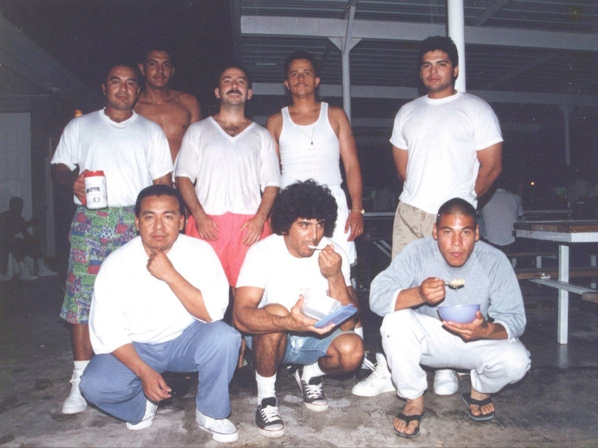 worldwar_x's tweet photo. Nemesio Oseguera "El Mencho" en Big Spring Correctional Center, Texas entre 1994 y 1997. El futuro líder del CJNG cumplía una condena de 5 años por tráfico de heroína tras ser arrestado en San Francisco. Al salir libre en 1997, fue deportado a México. https://t.co/lJJnr3Xv9y