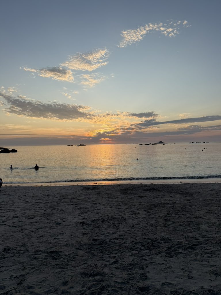 jojomay1's tweet photo. Straight from the garden to the sea, aren’t we lucky! Clouds stole the sunset somewhat but a stunning swim to end another warm summer’s day #loveguernsey #cobobay https://t.co/6M6ZKLr4Pu
