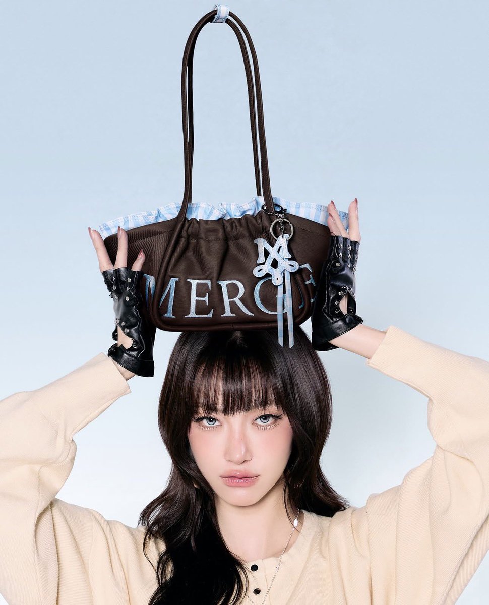 piwyahh's tweet photo. ปล่อยกระเป๋า merge เพื่อนกดชนร้านค่ะ 

A DAY BAG Mini Short Latte Sky 

🩵🤎💸 2730 รวมส่ง
✨ ผ่อนได้

สนใจ dm/mention ได้เลยค่ะ
#merge #mergeofficial #mergeadaybag #กระเป๋าmerge #mergeส่งต่อ #ADayBagMinARShort #mergeofficial #MergeFriends #MERGEADayBag https://t.co/YtLzNEq3HA