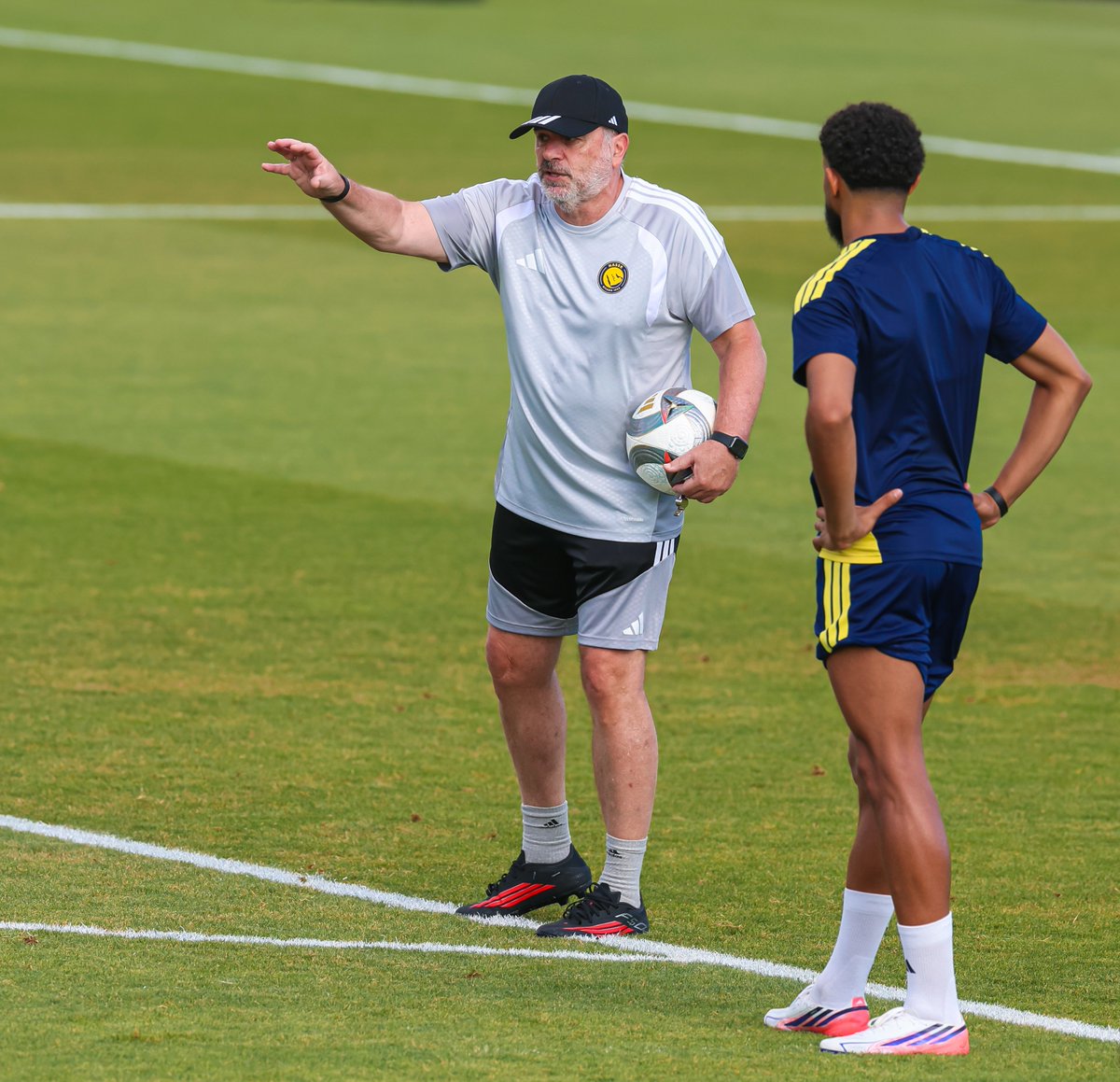 AlNassrFC's tweet photo. توجيهـات السيـد آنج لا تتوقّـف 💛 https://t.co/Nu8sfIPu4S
