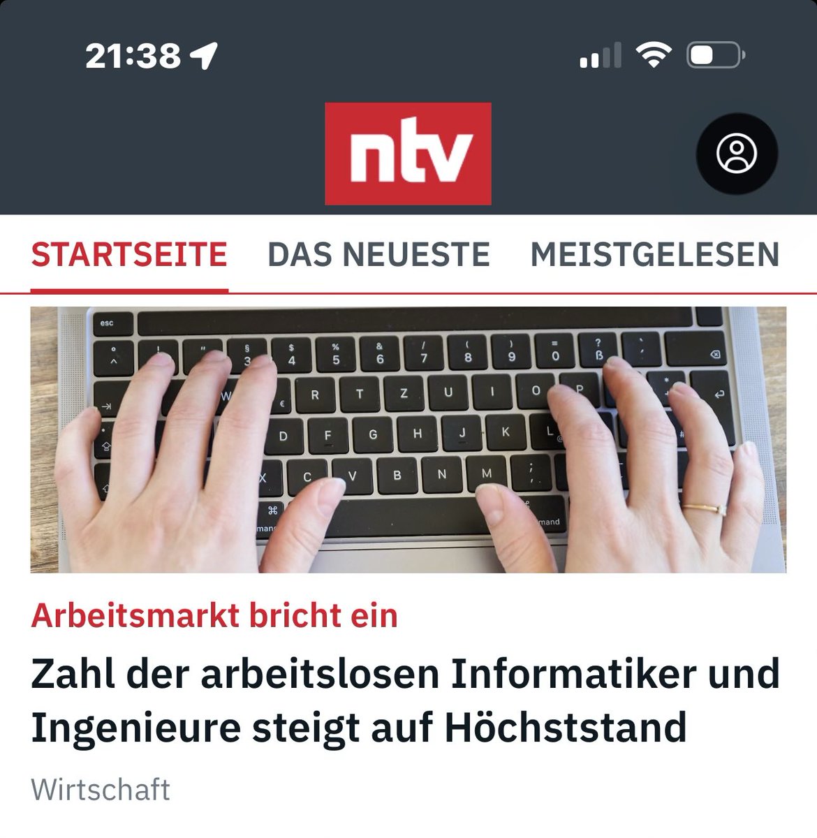 Oliver141269's tweet photo. Wenn es schon soweit ist, dann soll kein Politiker mehr von Fachkräftemangel reden, den gab es schon vorher nicht, aber jetzt erst recht nicht mehr.
Dieser Außenschauspieler kann also aufhören in Marokko oder Indien um Fachkräfte zu werben, der weiß ja nicht einmal was Fachkräfte sind.