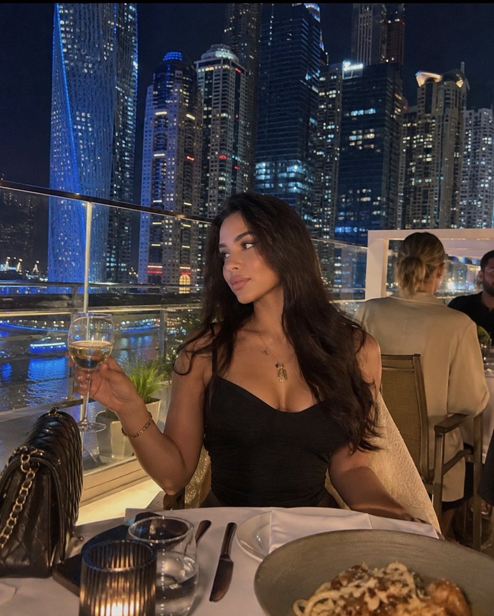 synn4you's tweet photo. Cheers to beautiful beginnings and breathtaking views 🥂✨

#dubailifestyle #dubaimarina #chicstyle #photooftheday #ootd https://t.co/6o3EplWKnF