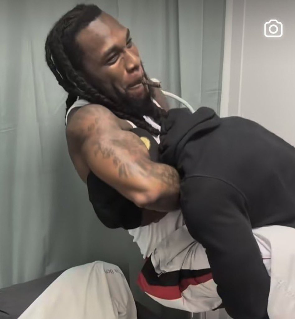 1BENNY7G's tweet photo. BURNA BOY DON GIVE DEM ANOTHER ASSIGNMENT! 😂🙆🏾‍♂️ https://t.co/mGxNeMgHNW