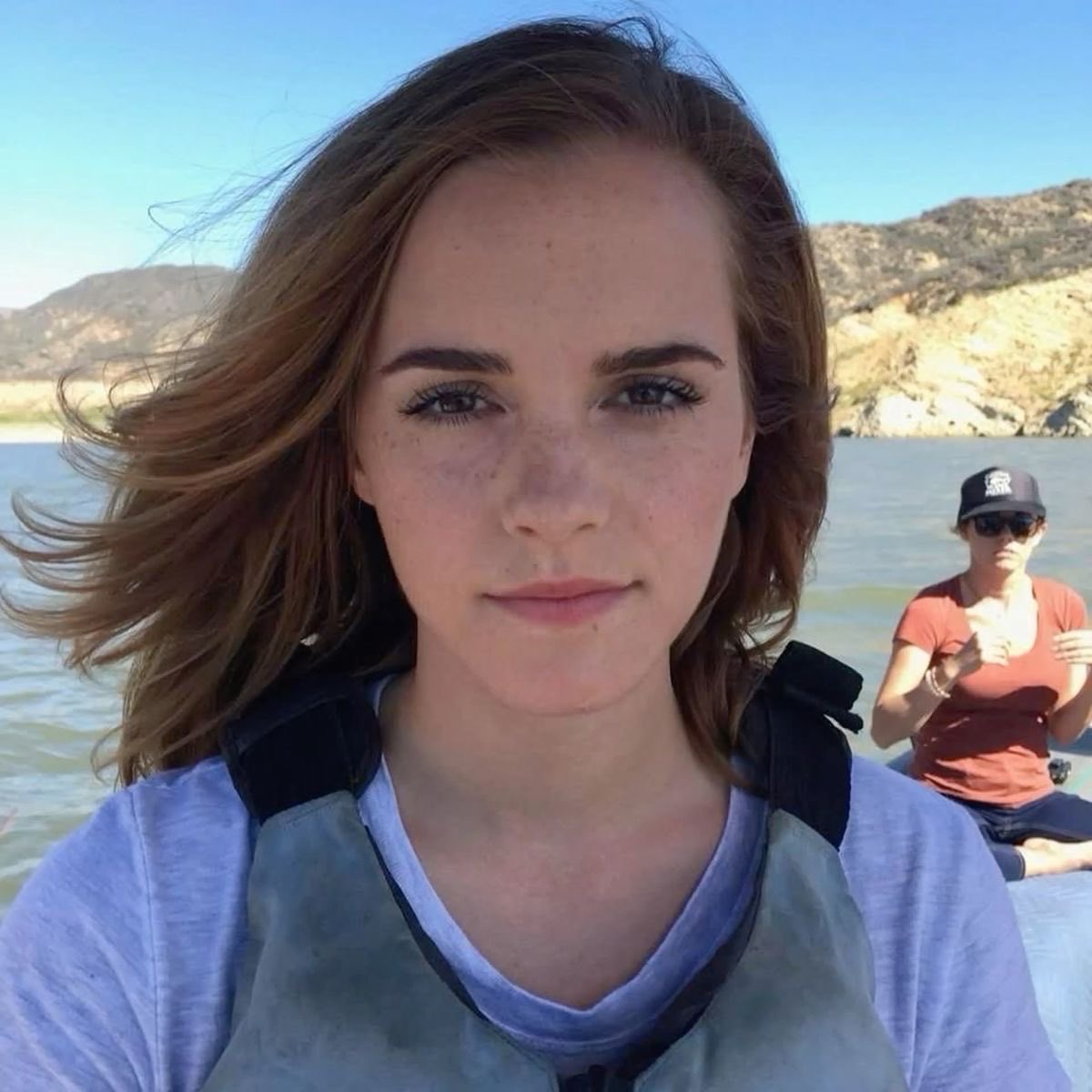 Emmawatson_333's tweet photo. what's the one book you find yourself constantly pressing into the hands of friends, desperately hoping they'll love it as much as you do? https://t.co/LXzXEbV0Wl