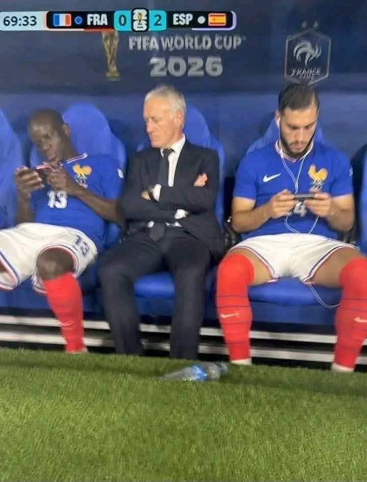 Fredphilip96527's tweet photo. I seriously think kante and cherki deserve an award for this behavior😭😂😂 https://t.co/FkjBBYtJUB