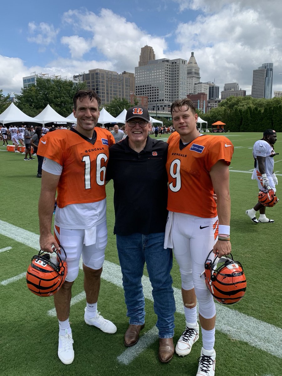 Bengals's tweet photo. All smiles with Bengals’ ROH legend Tim Krumrie 😁 https://t.co/mGIfHhBUe7