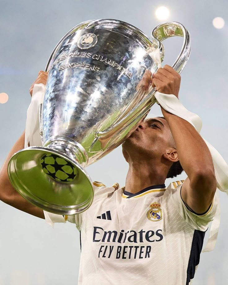 nyrania22's tweet photo. trophies look best in his hands https://t.co/u5IHZ21AFb