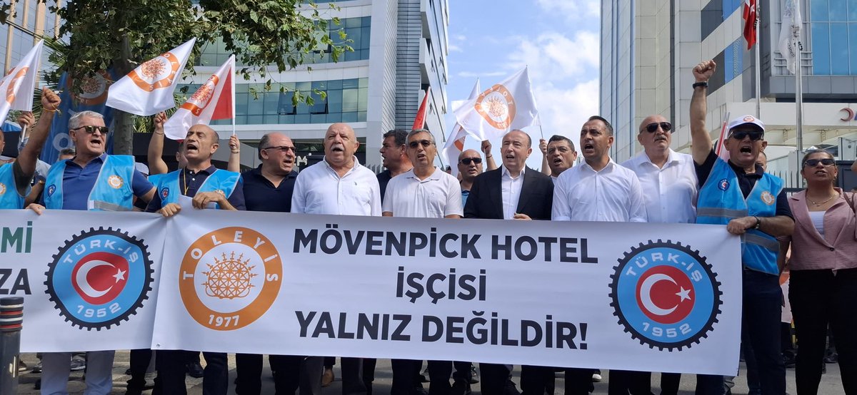 Toleyis1977's tweet photo. Mövenpick Hotel emekçileri üyelerimiz haklarını alana kadar mücadelemiz sürecektir. Buradan açıkça işveren tarafını masaya müzakereye davet ediyoruz. Ancak emekten gelen gücümüzü kullanmaktan da asla çekinmeyeceğimizi de hatırlatırız! 

#Eminevim https://t.co/Bj91qUwf36