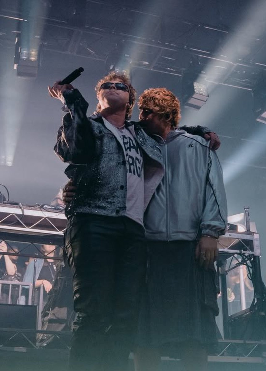 babiontour's tweet photo. are they lovers? https://t.co/qge6o84Uf6