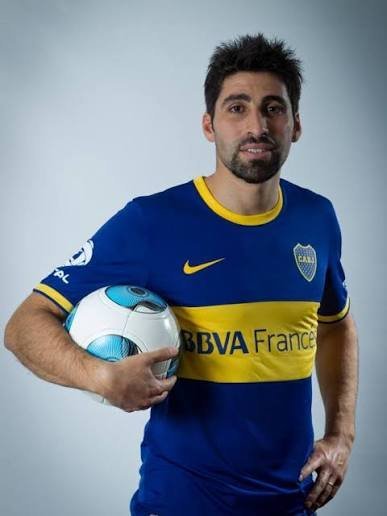BocaJrsSports's tweet photo. Román ya se comunicó con el entorno de Franco Cangele. Si se ponen de acuerdo en los números puede cerrarse mañana mismo.

Creen que con la llegada del delantero pueden dejar conforme al Vasco y retirarse del mercado. https://t.co/auqvpehytr