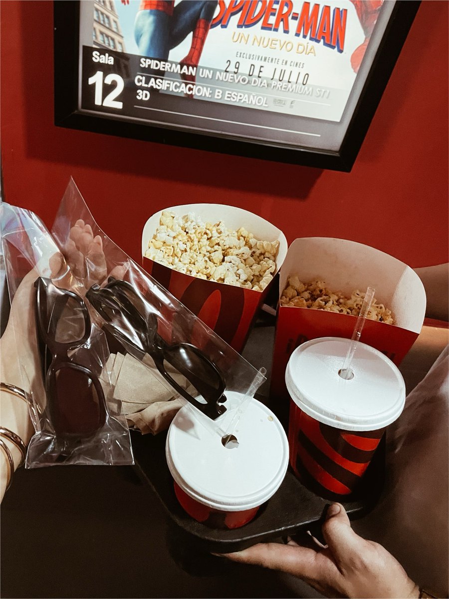 ConchiUbaldo's tweet photo. Un hombre detallista es lo mejor que le puede pasar a una consentida🎬🍿♥️🕸️ https://t.co/Z9G4JWacPT