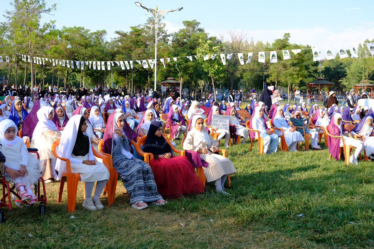 Habernasonline's tweet photo. Van'da yüzlerce kız çocuğu tesettüre ilk adımını attı
https://t.co/Cl6zHPkKAm https://t.co/3YdW3tcQ9c