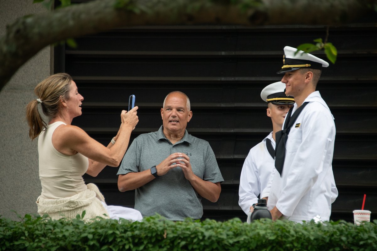 NavalAcademy's tweet photo. Last night, Plebes in the Class of 2030 met their sponsor families for the first time during our annual meet and greet. 

The Naval Academy’s Sponsor Program gives midshipmen the chance to forge bonds with civilian and military members in the Annapolis area. https://t.co/0HyrDclJMI