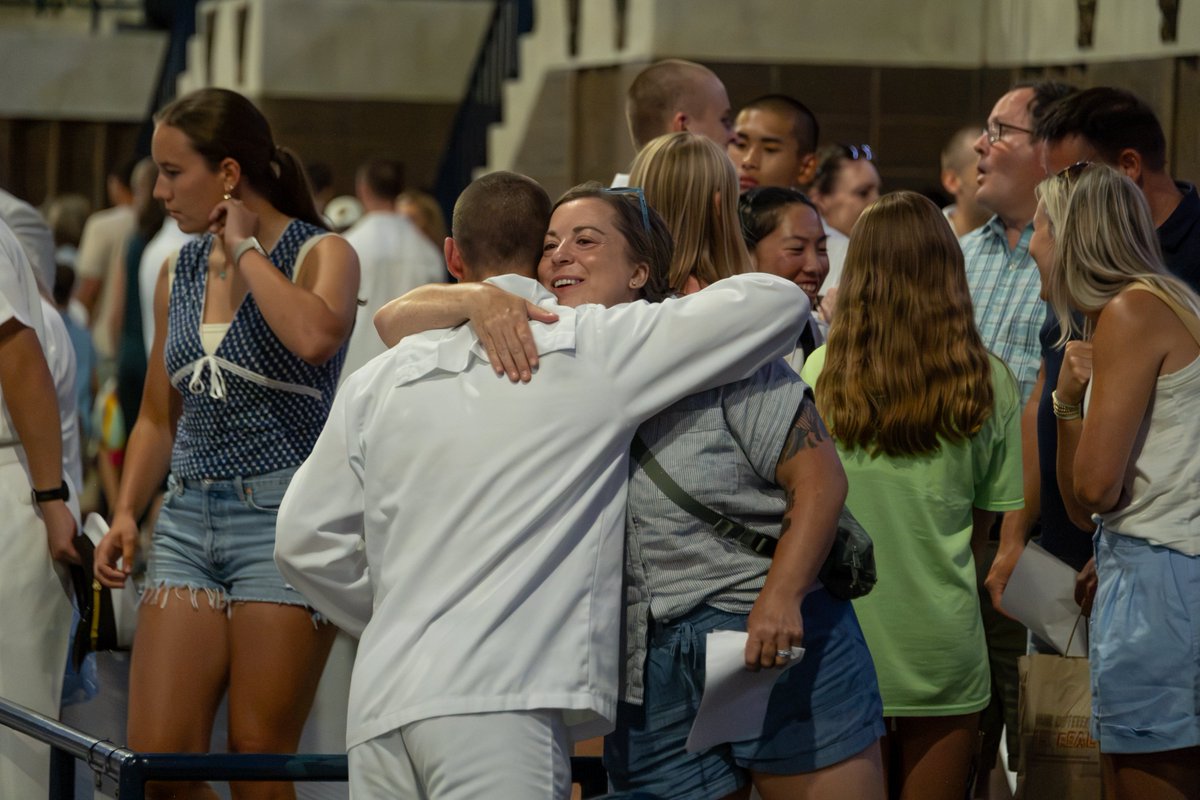 NavalAcademy's tweet photo. Last night, Plebes in the Class of 2030 met their sponsor families for the first time during our annual meet and greet. 

The Naval Academy’s Sponsor Program gives midshipmen the chance to forge bonds with civilian and military members in the Annapolis area. https://t.co/0HyrDclJMI