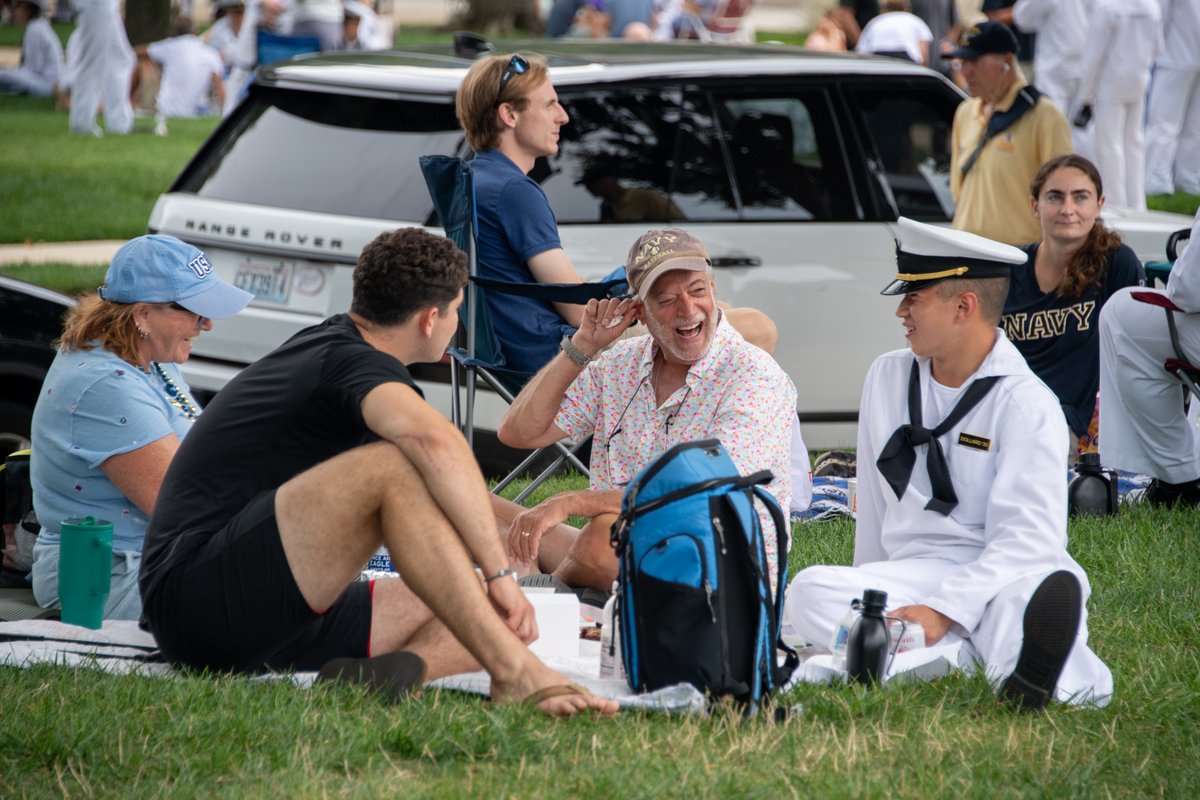NavalAcademy's tweet photo. Last night, Plebes in the Class of 2030 met their sponsor families for the first time during our annual meet and greet. 

The Naval Academy’s Sponsor Program gives midshipmen the chance to forge bonds with civilian and military members in the Annapolis area. https://t.co/0HyrDclJMI