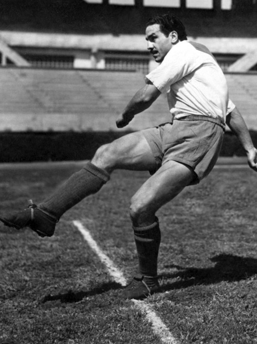 MuseoRiver's tweet photo. 📆 A 110 años del nacimiento de José Manuel Moreno: leyenda de la historia riverplatense y del fútbol argentino, fiel exponente de nuestras Divisiones Inferiores y 13 veces campeón con la banda roja. 🔝👨🏻 https://t.co/uXE9s27Fud