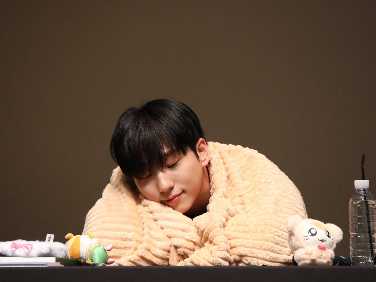 twokrm's tweet photo. 굿밤 ♡ https://t.co/TrcWLGjIyM