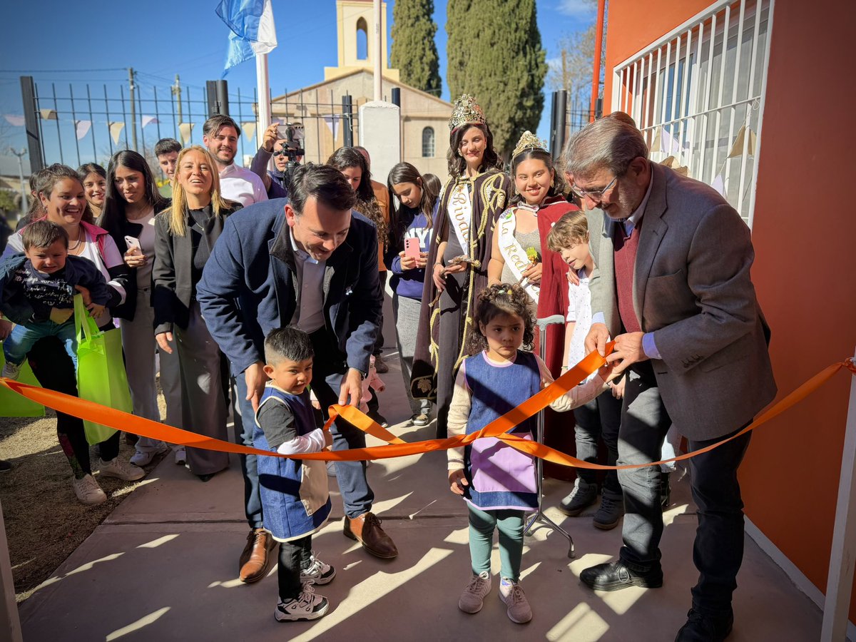 TadeoGZ's tweet photo. Llegamos a #Rivadavia para acompañar la inauguración del Jardín de Infantes de La Reducción, un nuevo espacio equipado para la contención, estimulación temprana y desarrollo pedagógico de las infancias de la zona.

El trabajo articulado entre la Provincia y los municipios nos permite seguir fortaleciendo la infraestructura educativa desde el inicio del trayecto escolar, acercando soluciones concretas a las familias de cada rincón de Mendoza.