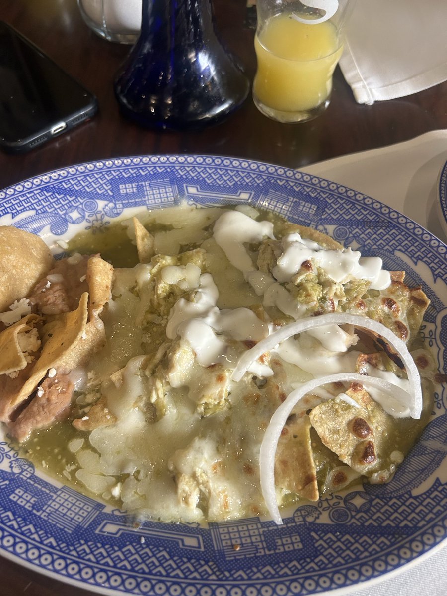 ssadeyyes's tweet photo. la vida es buena con chilaquiles y café https://t.co/U1Dc6wYsLa