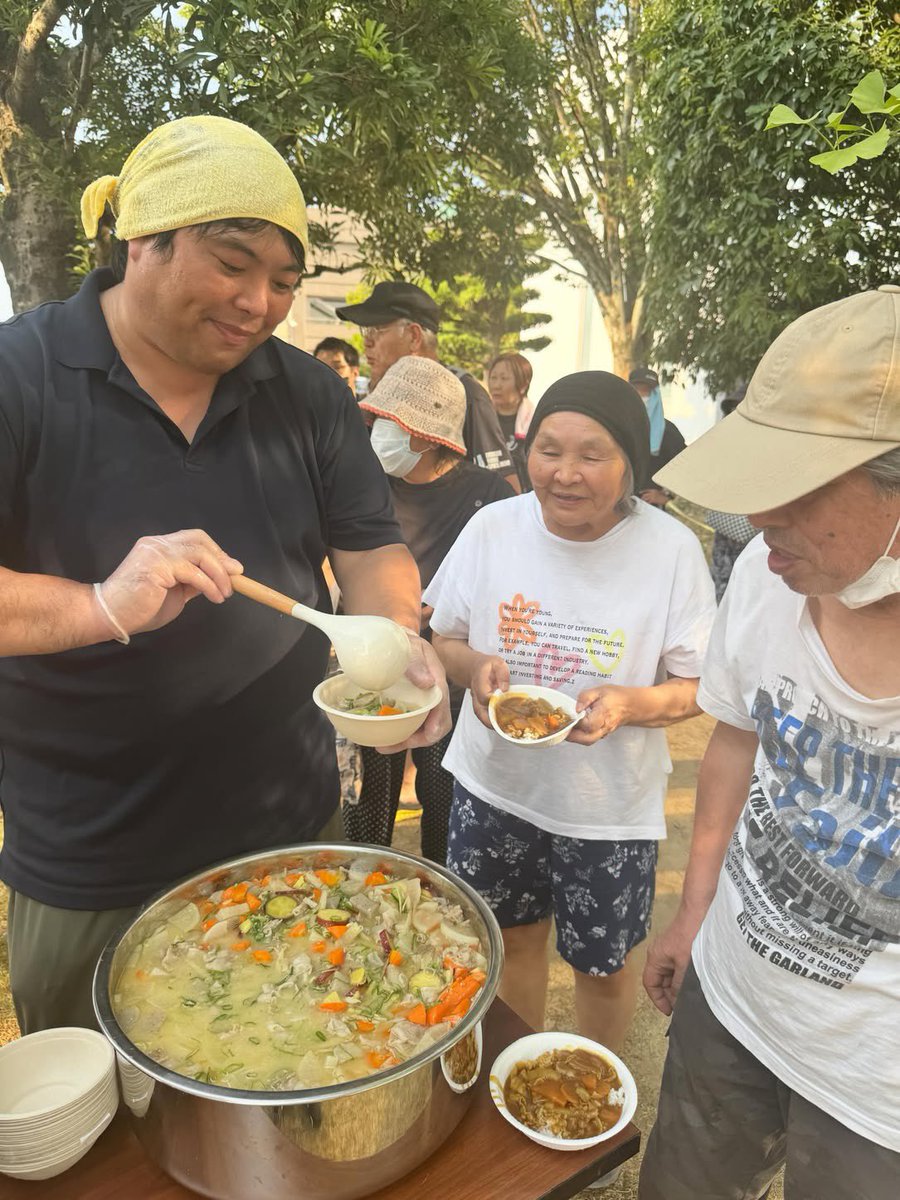 taroinagaki025's tweet photo. へずま氏が炊き出しをしている所にマスコミが押し掛けて来て、「まだこんな事やってるんですか？」と言われたそうです。

カスゴミ、クソ過ぎる。 https://t.co/GUkpgWFte3