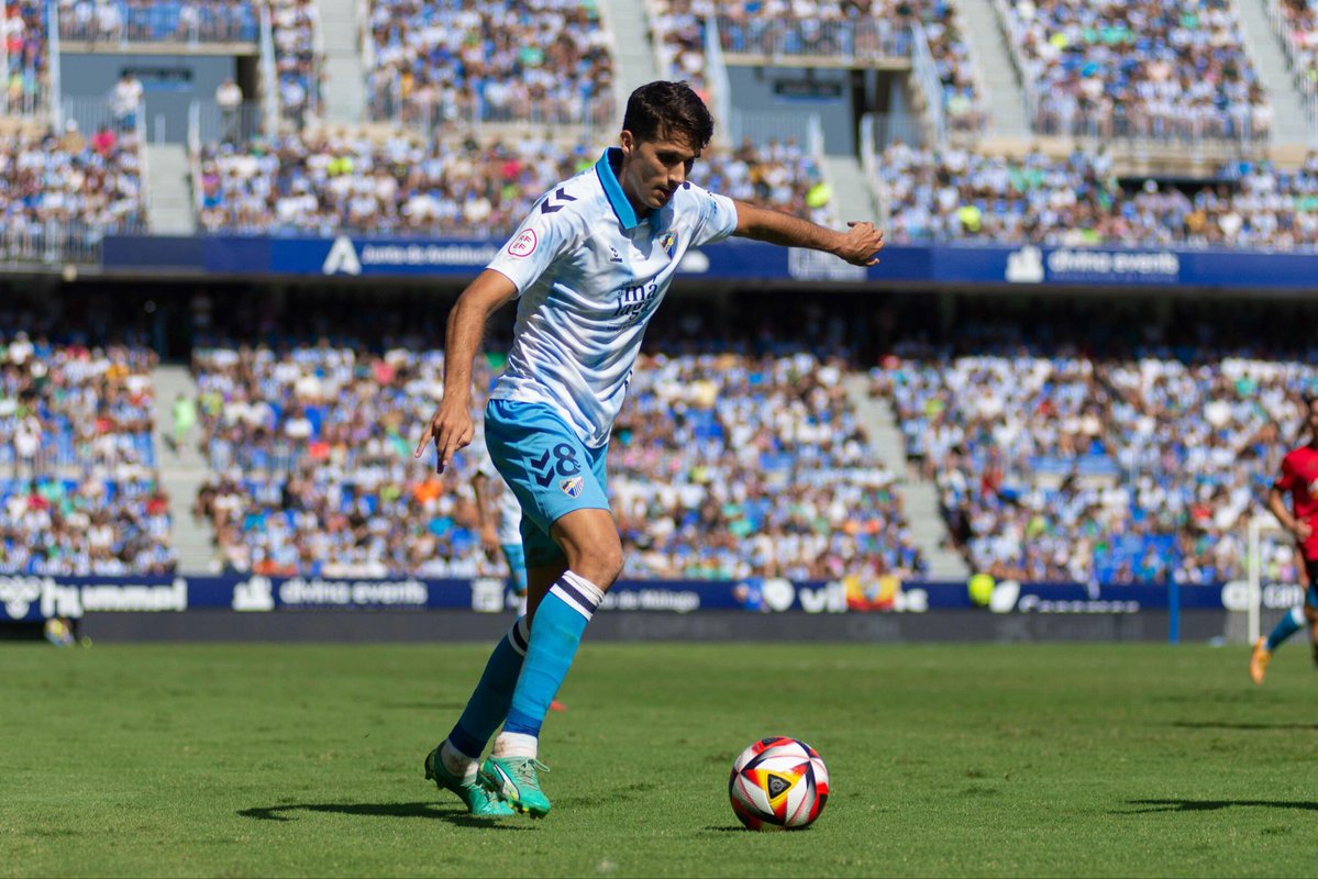 malagafans81's tweet photo. �� Juanpe saldrá del Málaga CF en este mercado de fichajes. El medio campista pondrá rumbo a Japón, donde se están cerrando los últimos detalles de la operación. La salida se producirá mediante un traspaso. 🇯🇵🔵⚪
⏳ Operación en su fase final. https://t.co/MN08jjVhBv