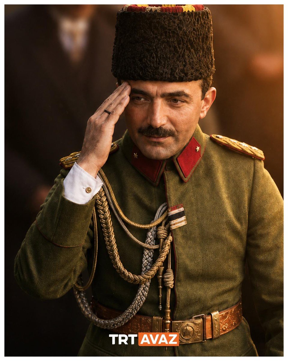 trtavaz's tweet photo. "Kurtuluş için ölmeyi göze alırsak, bizden sonrakilerin hür ve bahtiyar olmasını temin etmiş oluruz."

Bir Kurban Bayramı sabahı, Türkistan'ın istiklali uğruna beyaz atının üzerinde, Rus mitralyözüne karşı yalın kılıç şehâdete yürüyen Şehid-i Âlâ ve Gazi-i Namdar Enver Paşa'yı rahmet, minnet ve saygıyla anıyoruz.