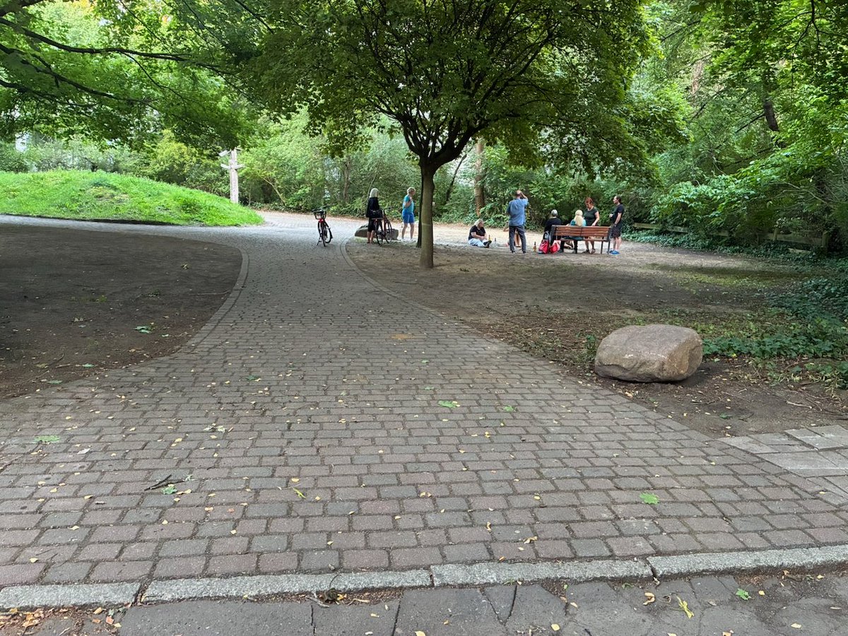 gleim4tel's tweet photo. Grüner Kiez Pankow  

3.Juni = Tag der Befreiung  
Der Südhof ist frei !  

Gesobau hat nach 3 Jahren den Zaun abgebaut.  
Nur, Spielgeräte sind noch nicht wieder aufgebaut. https://t.co/W66GuTJG6x