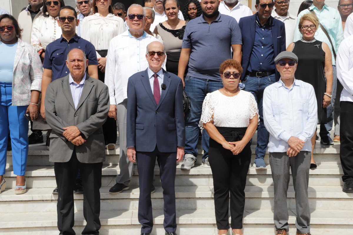 APD_web's tweet photo. Puig advierte sobre riesgos para la democracia dominicana

Durante el acto por el 34 aniversario de la APD Puig alertó sobre el crecimiento de discursos antidemocráticos, favorecidos por la desconfianza y el distanciamiento de la población respecto al sistema político. https://t.co/2kuxgz5Pzs
