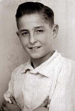 CasaPolimata's tweet photo. #Divos en blanco y negro
Luis Manuel Ferri Llopis ✨
3 de agosto de 1944
El mundo lo conoció, lo admiró y se emocionó al escuchar su potente y genial voz.
Nino Bravo se despidió demasiado pronto y se lo extraña mucho.
#HappyBirthday
#Los82DeNino
#Libre
#Noelia
#UnBesoYUnaFlor https://t.co/JBN0obbMcH
