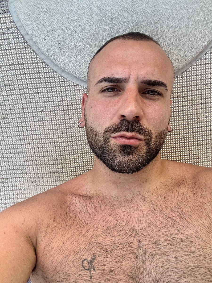 cmqross1's tweet photo. qua è quando ho partorito l’idea che la vita è una e darò le dimissioni perché non voglio fare lo schiavo in un’azienda di merda e dopo questo anno personale orribile necessito di ritrovarmi e ripartire. https://t.co/ZkBlMyiZcs