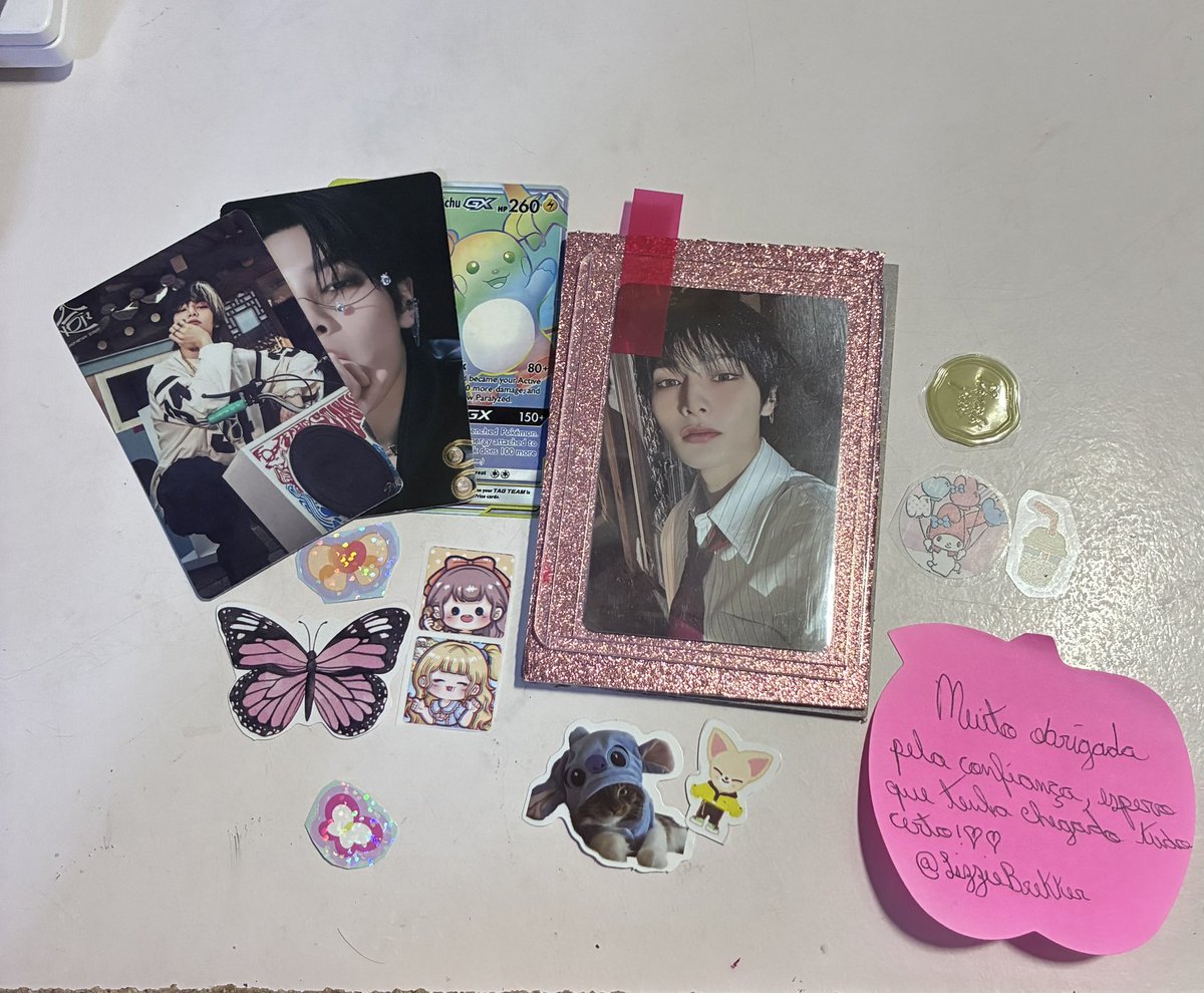 anny_dool's tweet photo. Feedback super POSITIVO para @LizzieBrekker 
Que me vendeu esse card do jeongin lindíssimo. Veio SUPER protegido. Vieram muitos brindes. Ela super atenciosa, me atualizando sobre tudo. E o envio foi super rápido. Muito obrigada amiga, eu super vou comprar com você de novo. 🥺💗💗 https://t.co/iphUAqwbDH