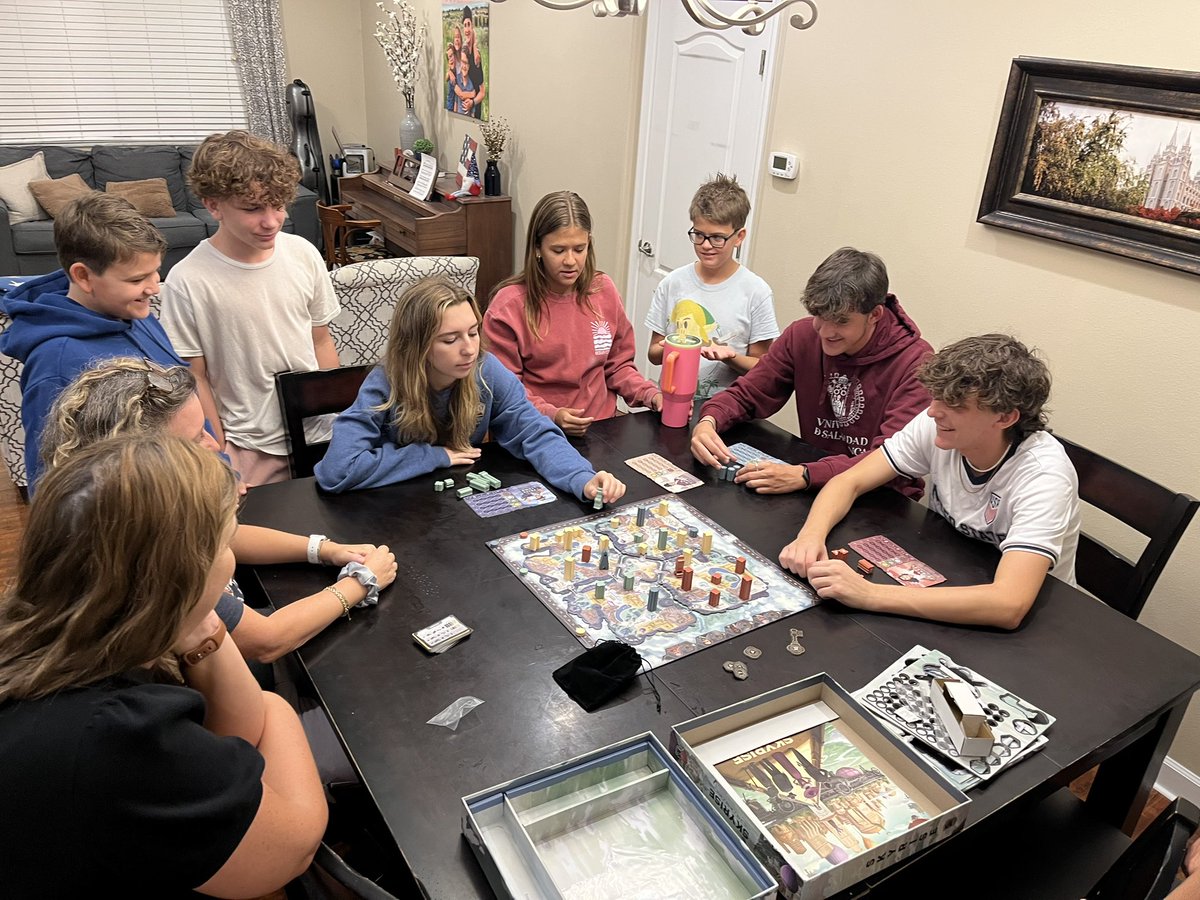 zbrodrick's tweet photo. Another fun game from @roxleygames and @Tryazon. Skyrise is a fun game fit for all! Like many other strategy games, it looks confusing but once you start digging, it’s easy to figure out! A recommend from the Brodrick’s https://t.co/ljwHlAtIn4
