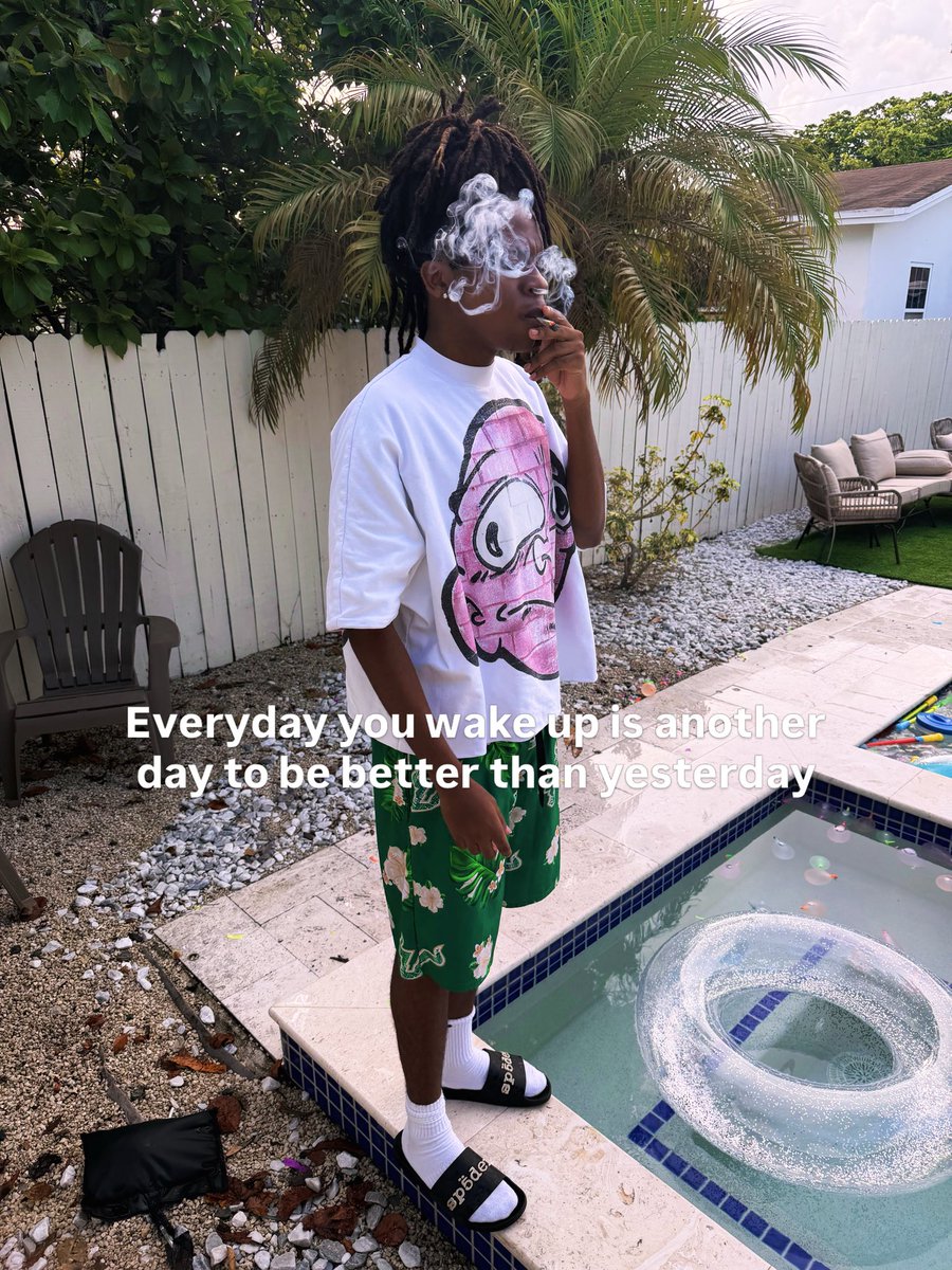 dannyzoolin's tweet photo. Summer’s over dump https://t.co/HJVMHrzWwW