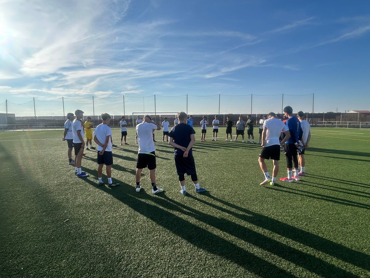 UDFDC's tweet photo. #ENTRENAMIENTO

⚽️ Comienzan los entrenos para el #SENIOR y el #JUVENILA.

💚 Caras conocidas y muchas otras nuevas en una ilusionante temporada para ambos equipos.

#ElSueñoVerde https://t.co/13R9XZAhIA