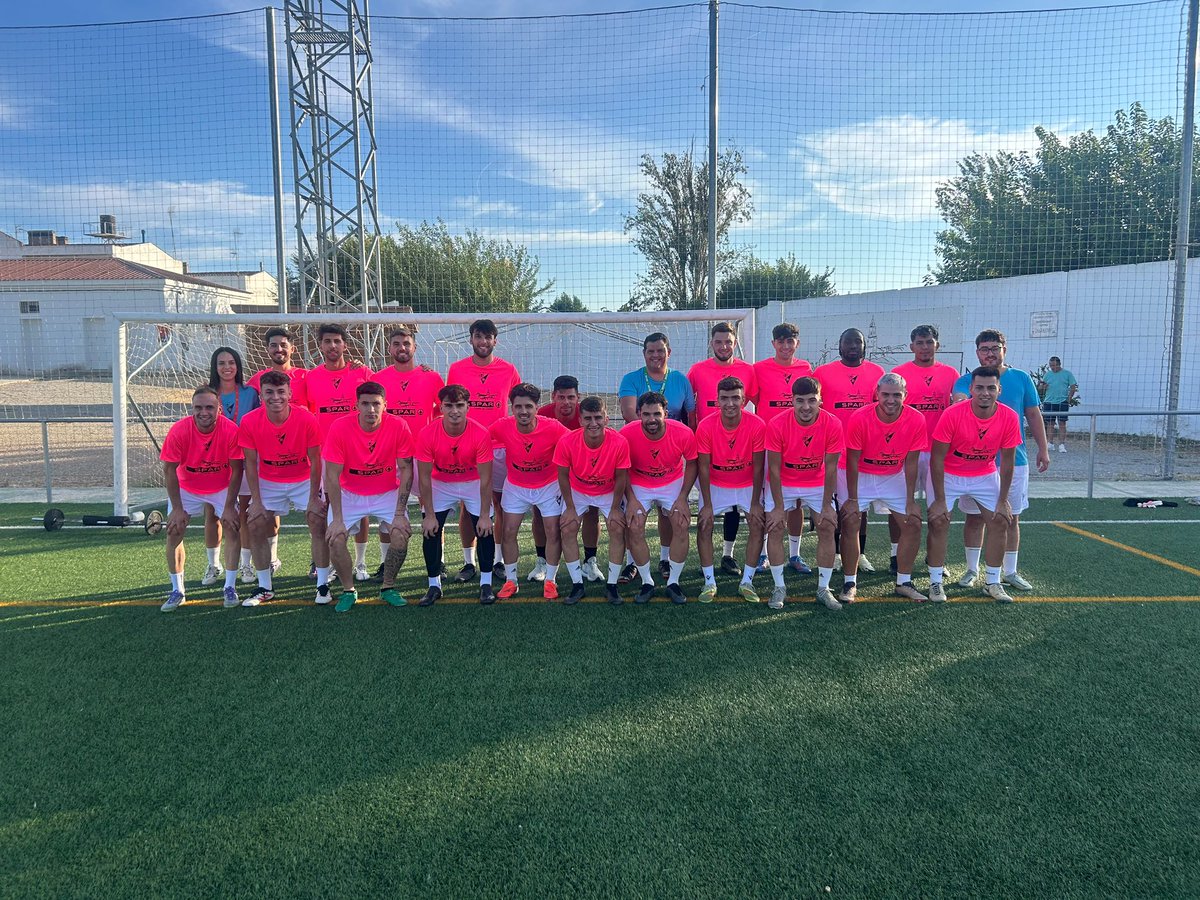 UDFDC's tweet photo. #ENTRENAMIENTO

⚽️ Comienzan los entrenos para el #SENIOR y el #JUVENILA.

💚 Caras conocidas y muchas otras nuevas en una ilusionante temporada para ambos equipos.

#ElSueñoVerde https://t.co/13R9XZAhIA