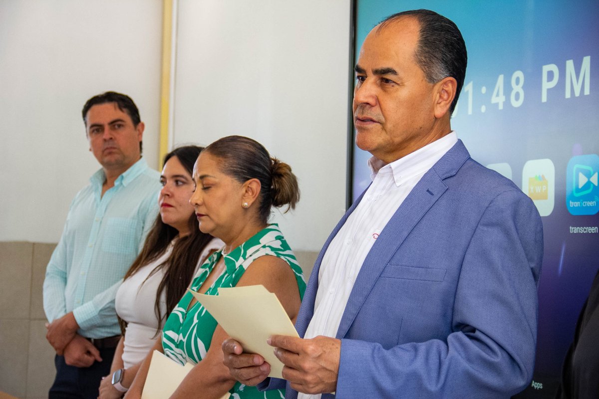 IsssteAgs's tweet photo. El subdelegado de Prestaciones, José Luis Luna Jiménez, subrayó que el objetivo de la capacitación, fue desarrollar habilidades prácticas y potenciar el rendimiento profesional para poder responder a las diversas situaciones en beneficio de los derechohabientes.🧵 2/3 https://t.co/X3hnEQWBQt