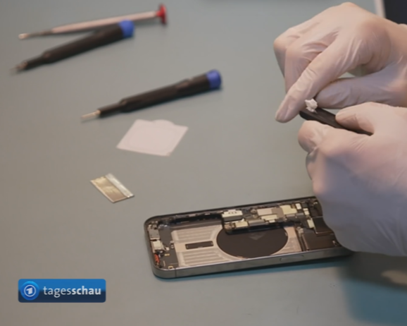 iFixit's tweet photo. The European government has approved new legislation that makes it easier for consumers to keep their devices working longer. Manufacturers must soon offer better repair options for consumers and repair shops. This includes everything from washing machines and vacuums to tablets and smartphones.

Under this new rule, if you repair instead of replace, you may qualify for an extra year of warranty! This marks another huge win for the Right to Repair movement, but the fight is far from over. Check out the full report from Tagesschau at the link below.
—
#iFixit #RightToRepair