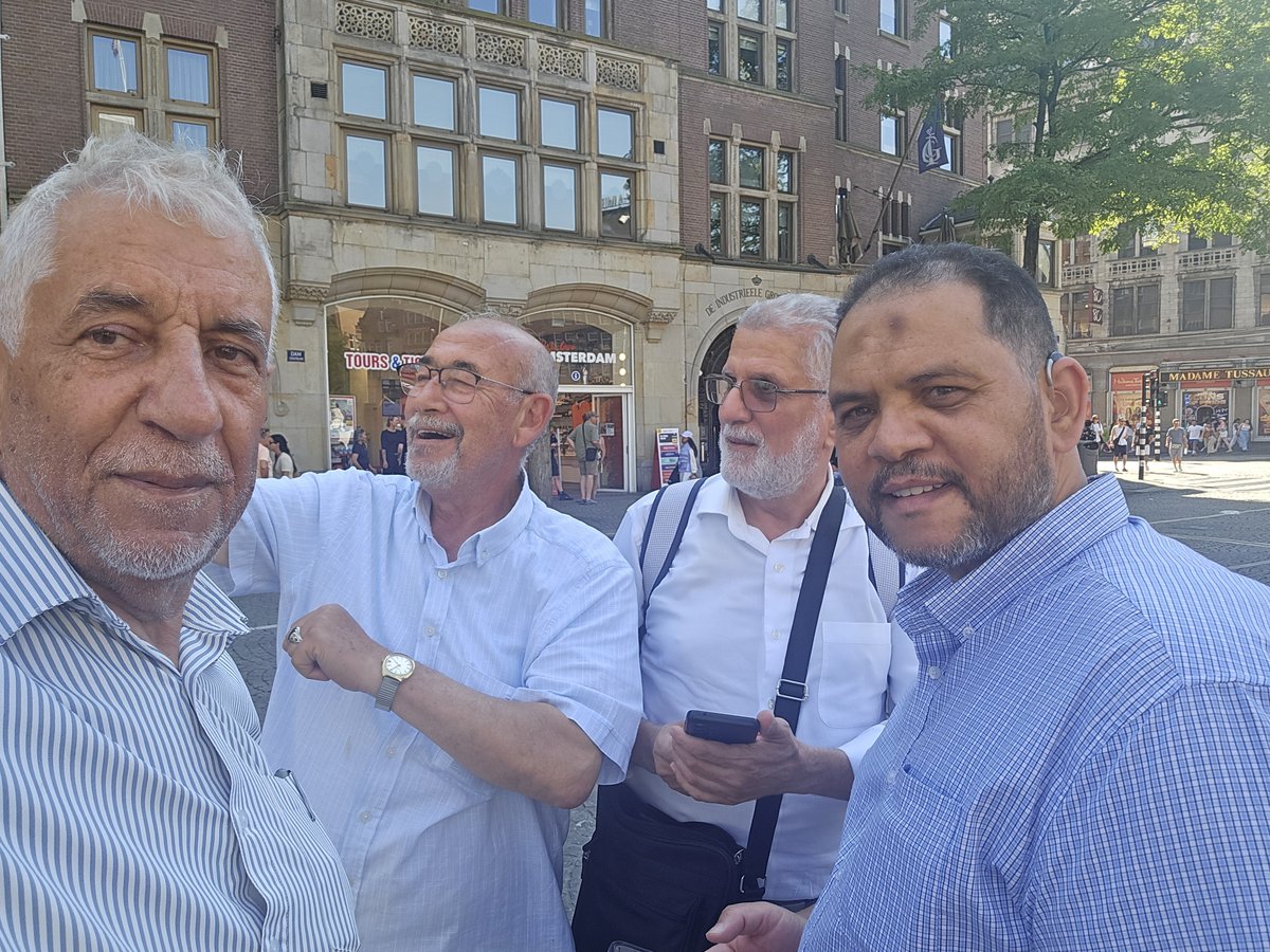 khalil_alsemadi's tweet photo. لقاء جميل اليوم مع الأصدقاء عمر تيم وعمر زواوي وماهر شاويش في ساحة الدام بأمستردام https://t.co/mUs7AZJ9jJ